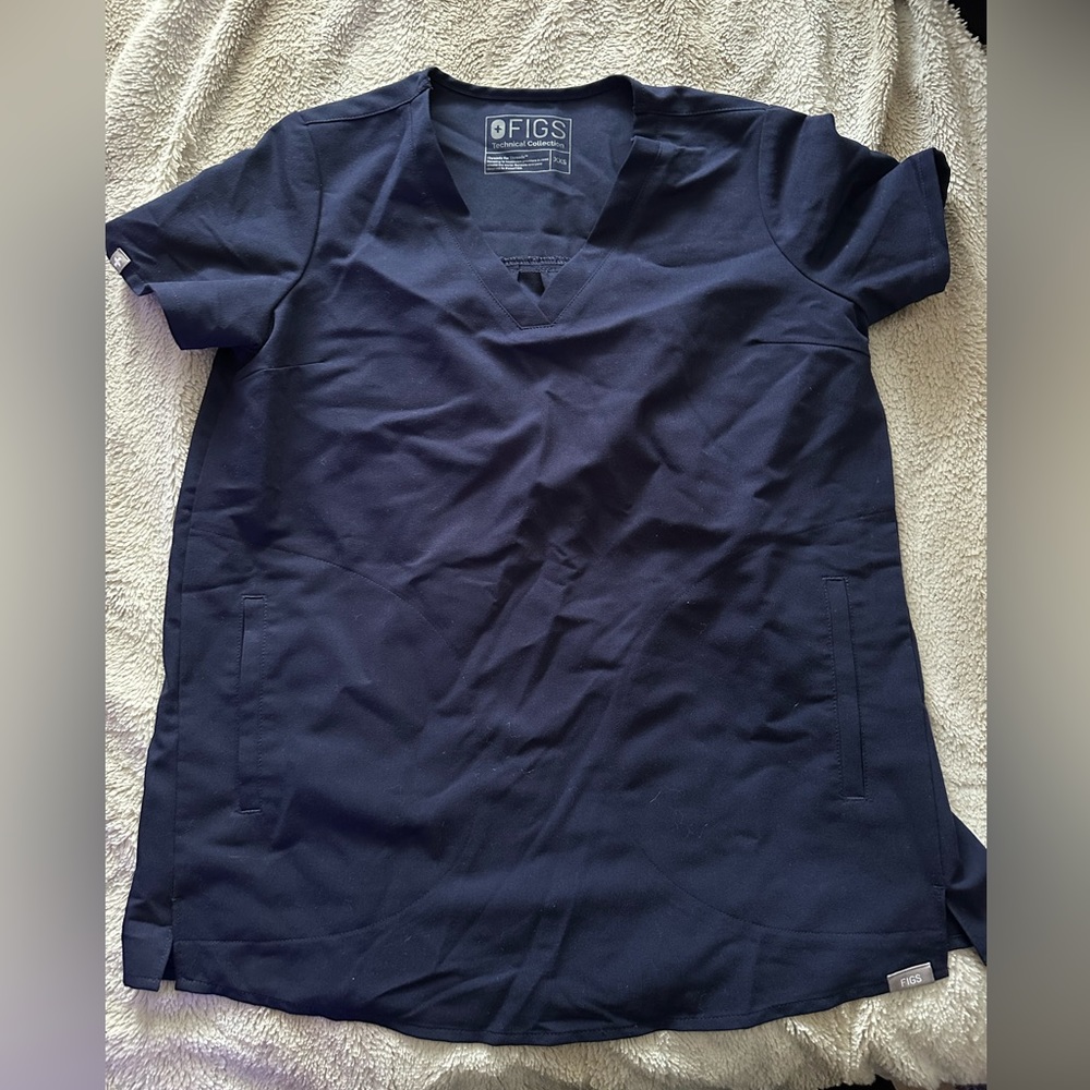 Figs scrub top